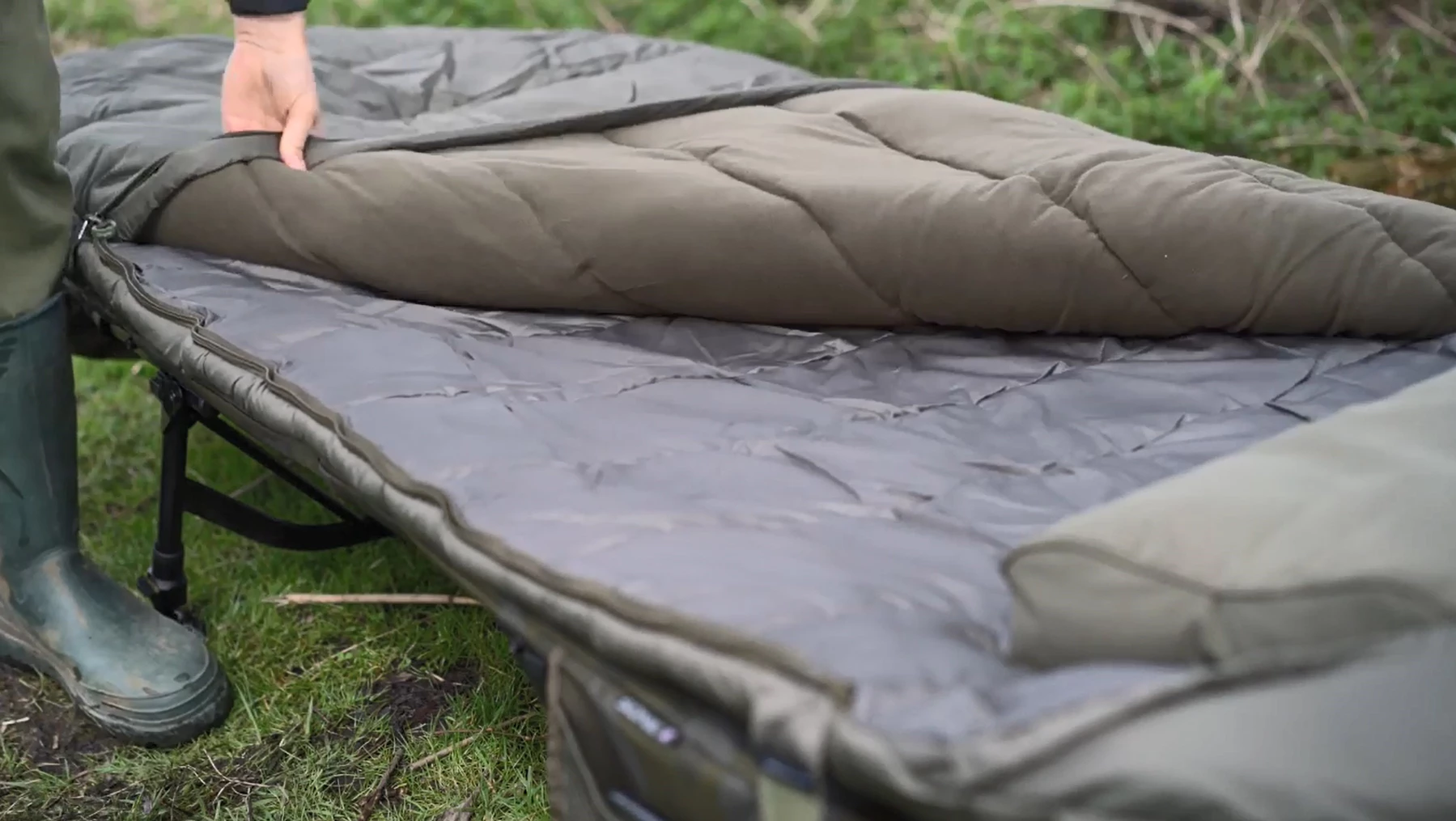 Sonik SK-Tek Sleeping Bag Wide 100cm